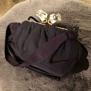 Vintage handbag with acrylic closure.